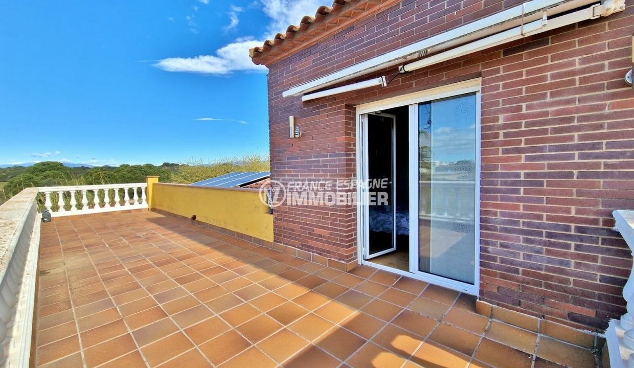 Casa en venda Espanya a primera línia de mar, 6 dormitoris i gran parcel·la 276 m², terrassa 1er dormitori