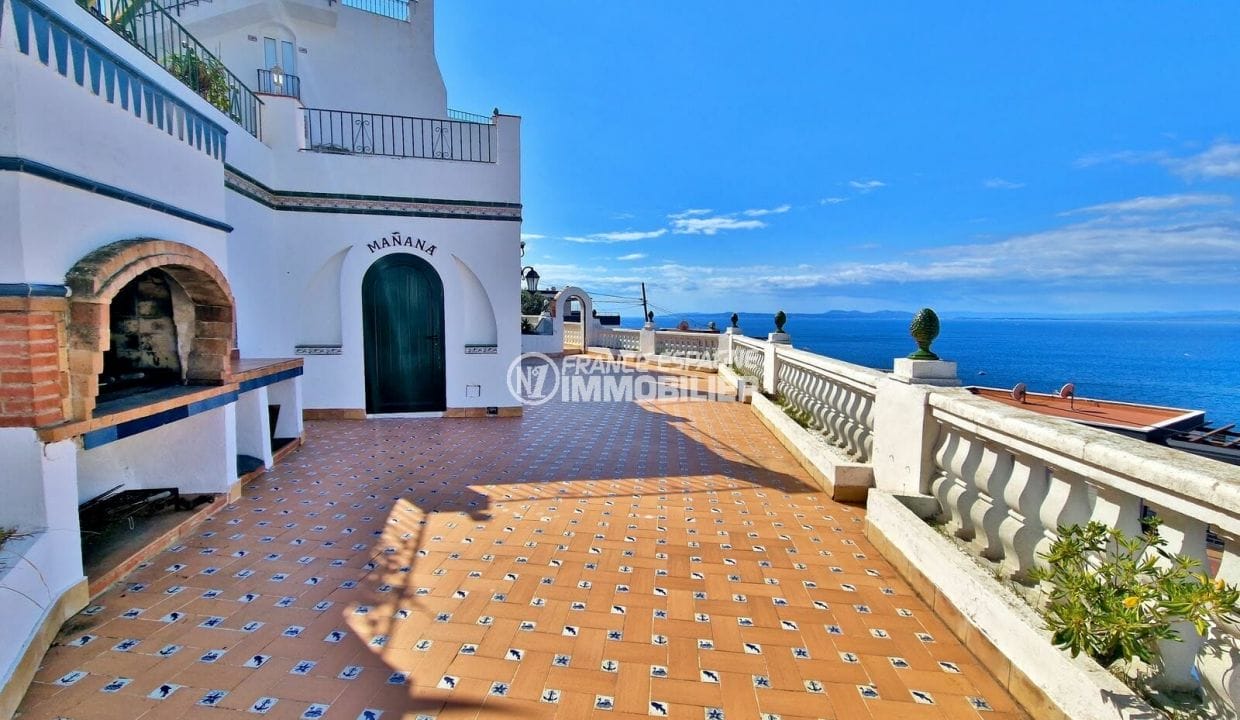 achat villa roses, 4 pièces vue sur mer 84 m2, terrasse avec cuisine d'été commune