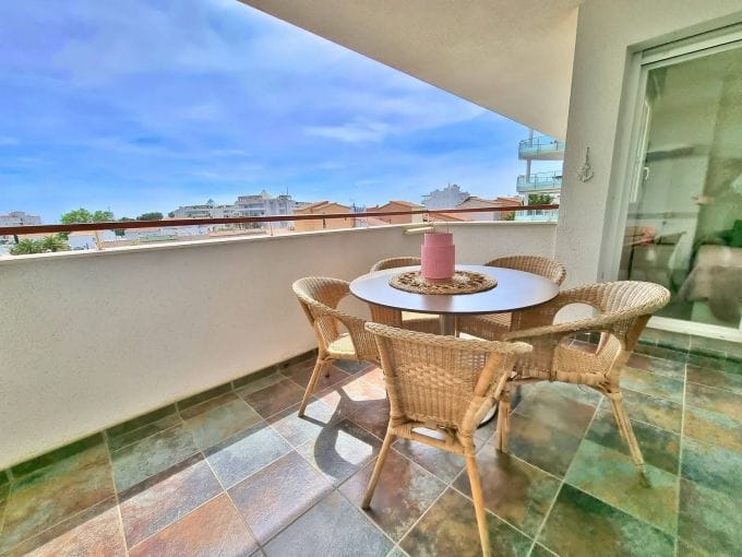apartment for sale rosas, 3 rooms and parking 65 m², residence with swimming pool