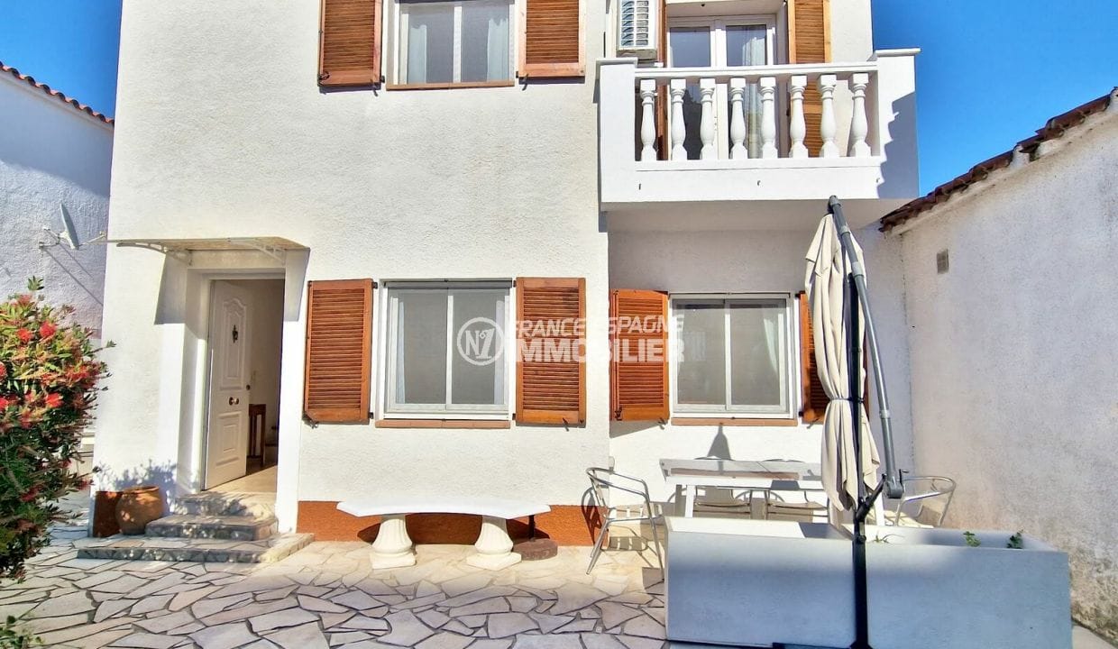 house for sale rosas, 3 rooms common pool 116 m², close to shops