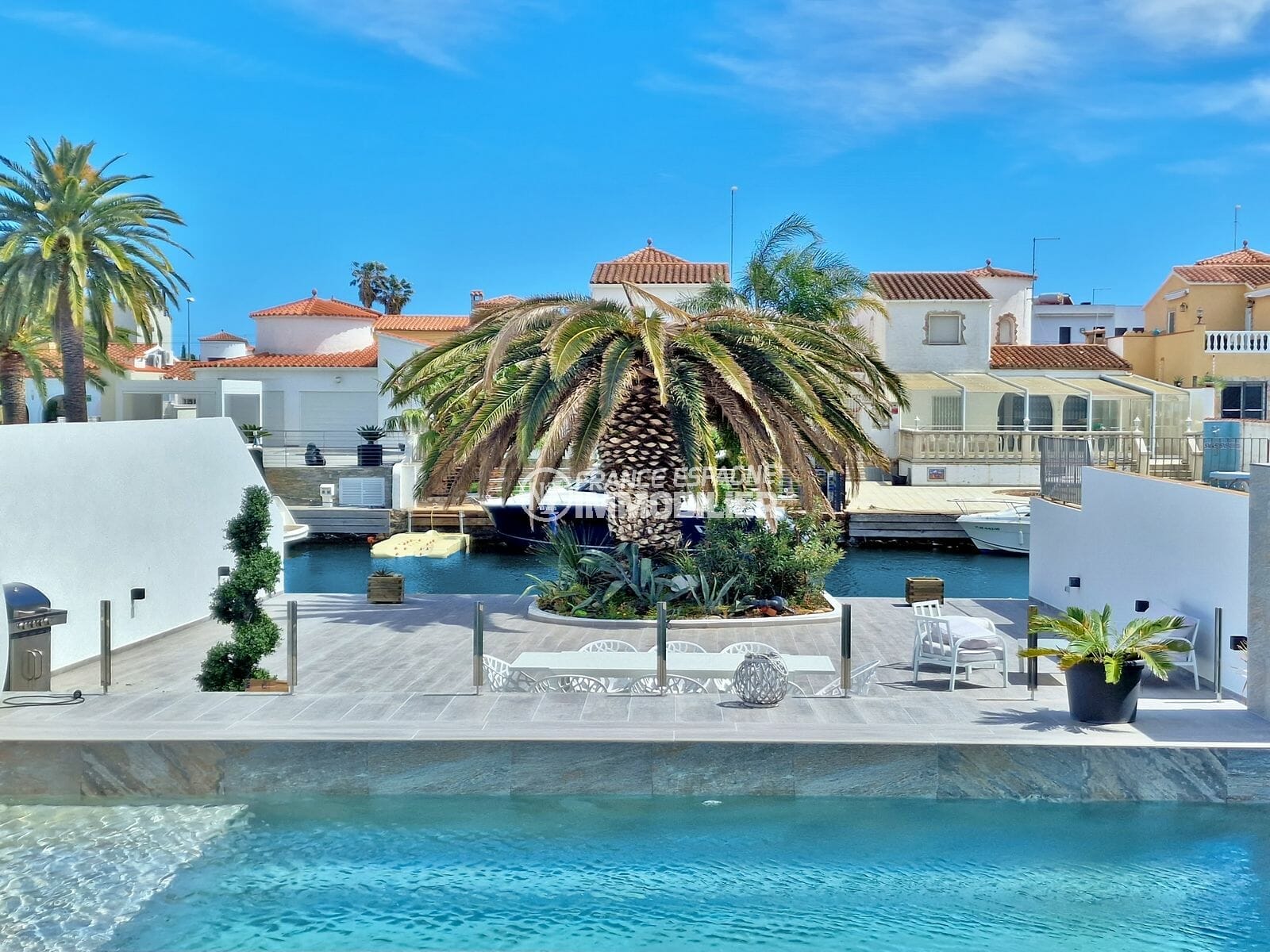 Empuriabrava – Villa with 12m mooring, large canal, 10x3m pool, south exposure