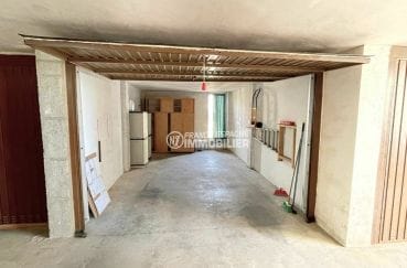 Immobiliària Empuria Brava: pàrquing-garatge garatge soterrani 27 m², a prop de totes les comoditats