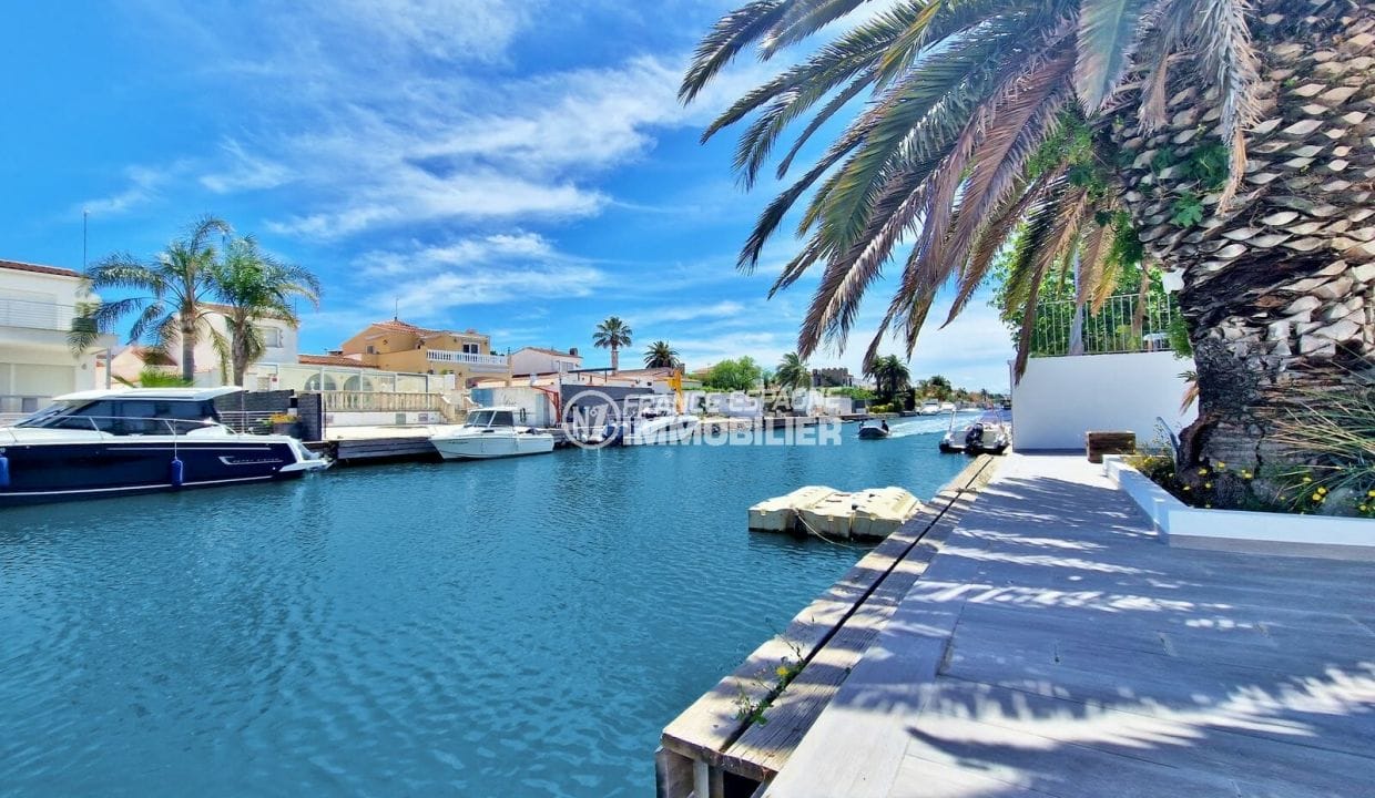 buy house empuriabrava, 5 rooms grand canal 174 m², mooring grand canal