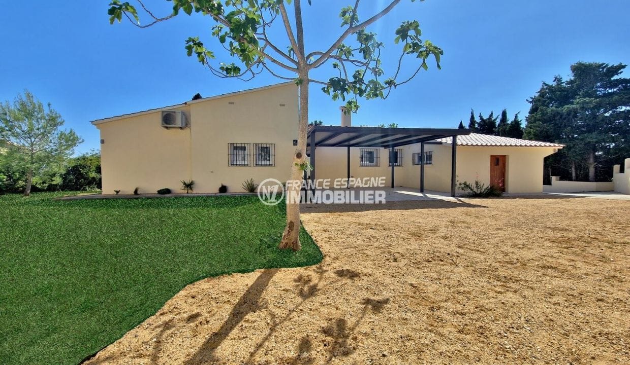 En venda Casa Rosas España, 5 habitacions en una sola planta 391 m², terra darrere de casa