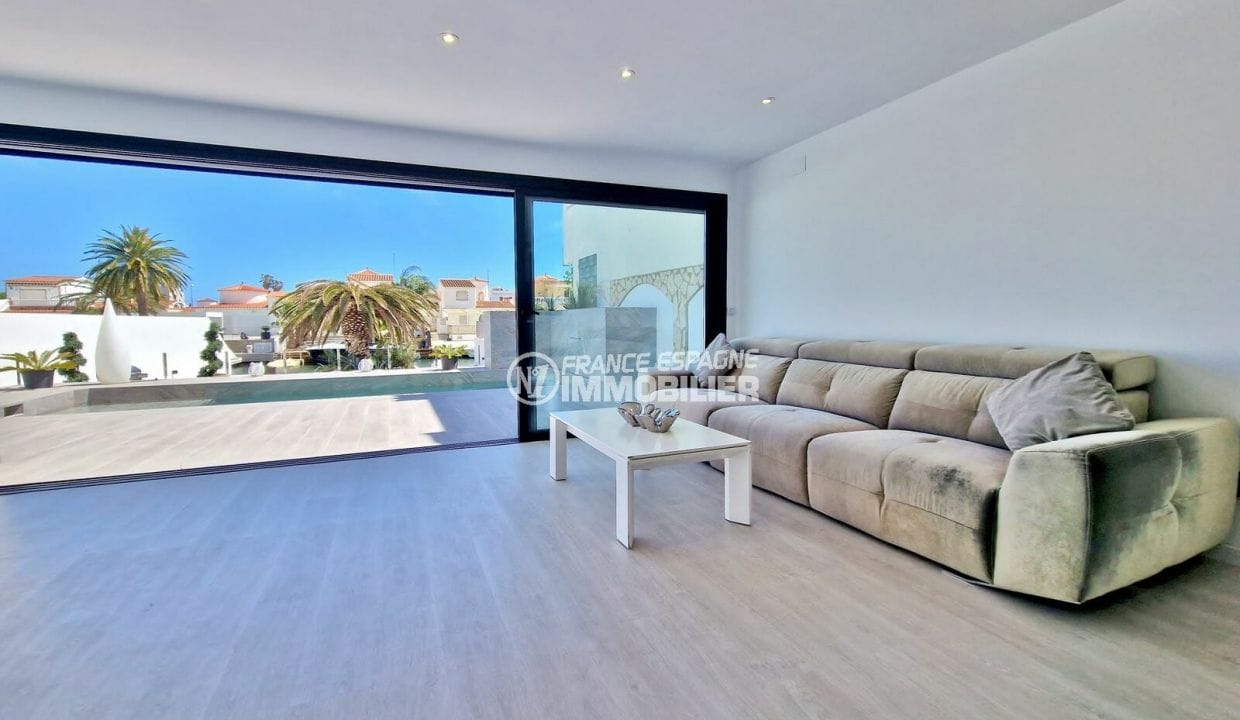 house for sale empuriabrava with mooring, 5 rooms grand canal 174 m², living room