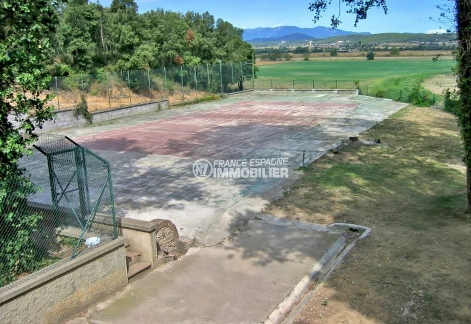 maison roses, 7 pièces piscine, garage, 447 m², terrain tennis