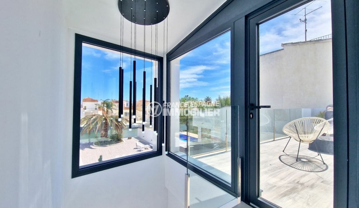 amarre empuriabrava: 5-room villa grand canal 174 m², bay windows first floor