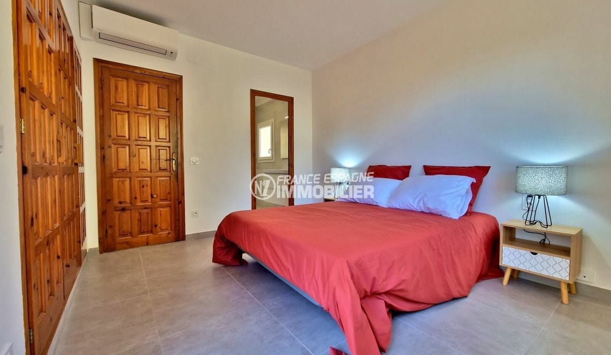 villa for sale rosas spain, 5 rooms bungalow 391 m², 2nd bedroom with closet
