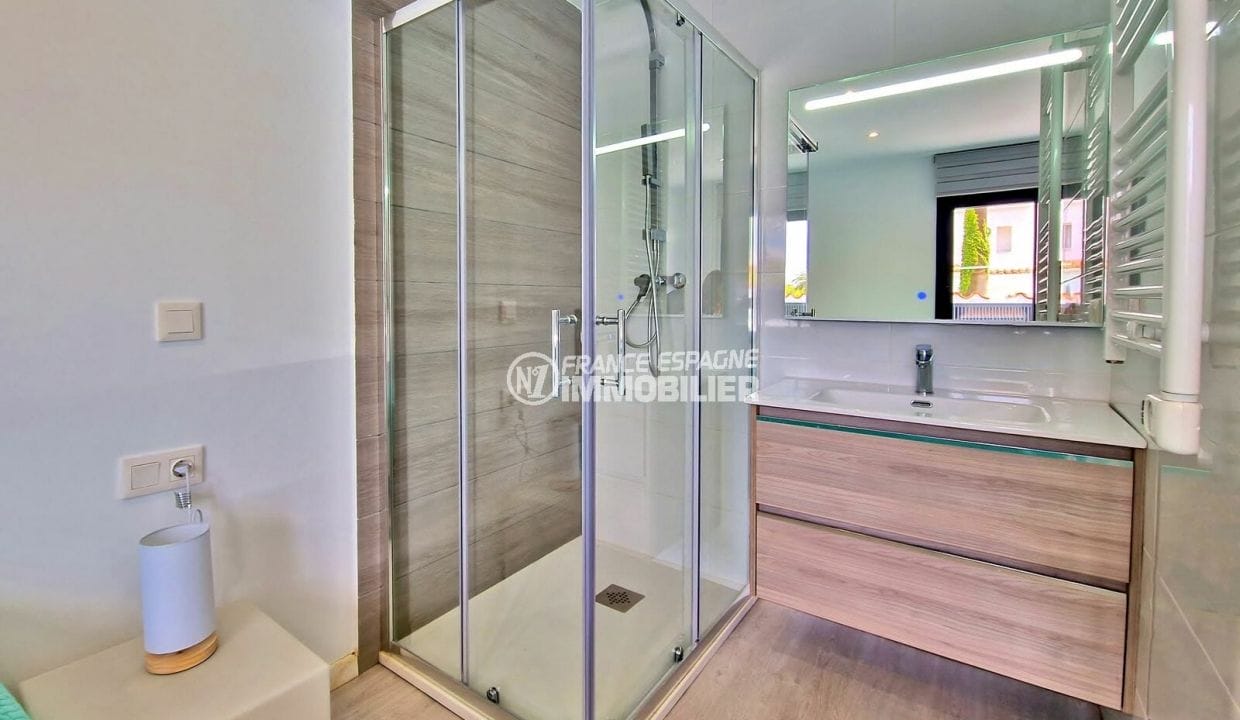 inmobiliario empuriabrava particulier: chalet 5 habitaciones grand canal 174 m², 3er cuarto de baño