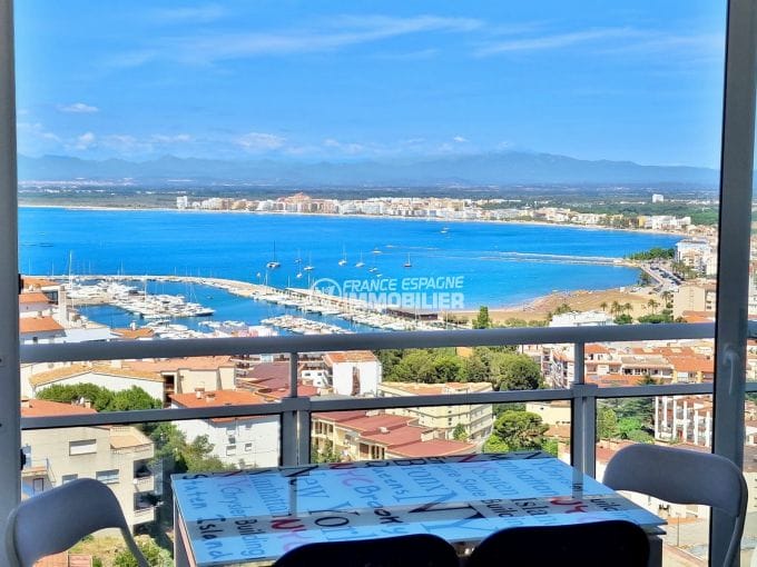 apartment for sale rosas, 3 rooms and large terrace 80 m², beach 700m, sea view