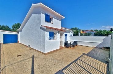 immobilier empuria brava: 4-room villa with garage 82 m², near beach and shops