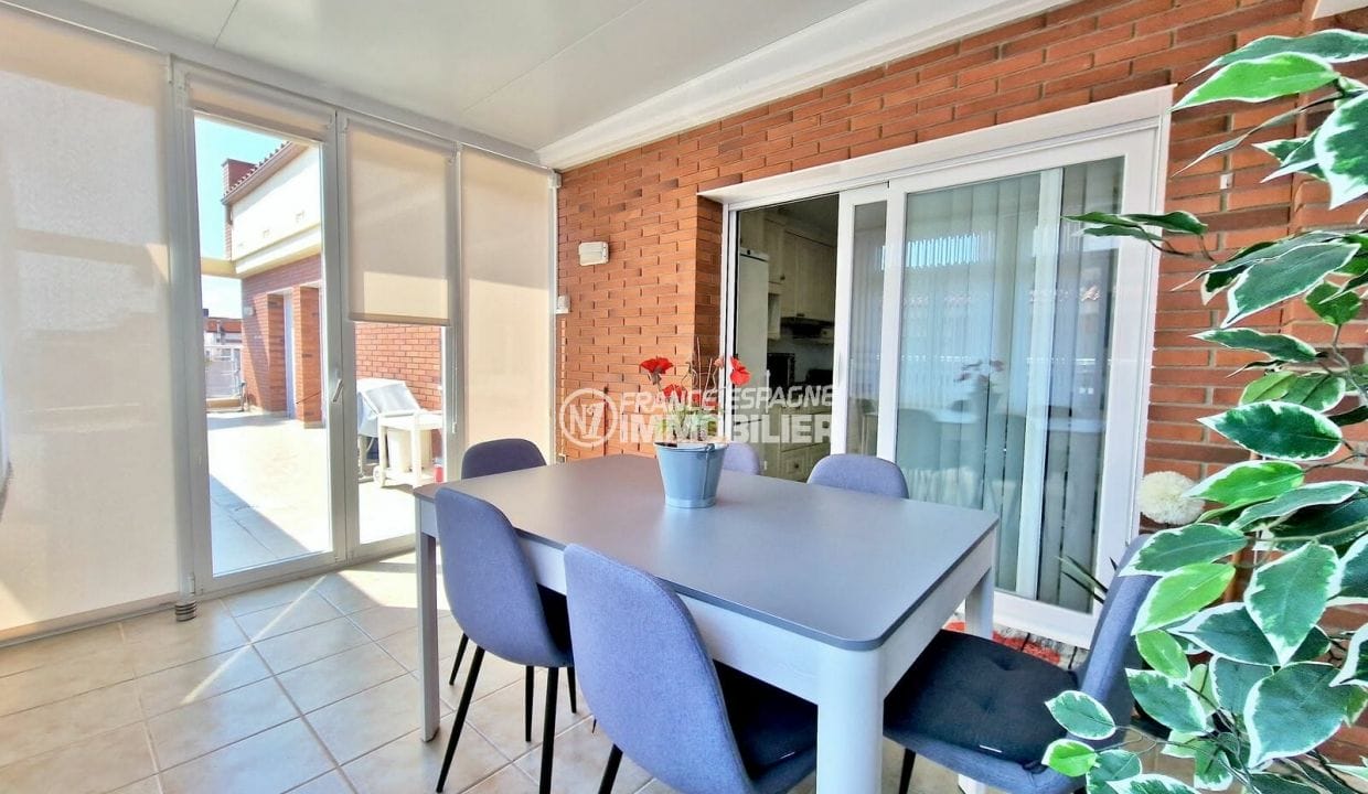 apartment for sale in rosas, 4 rooms ground floor terrace 120 m², terrace veranda