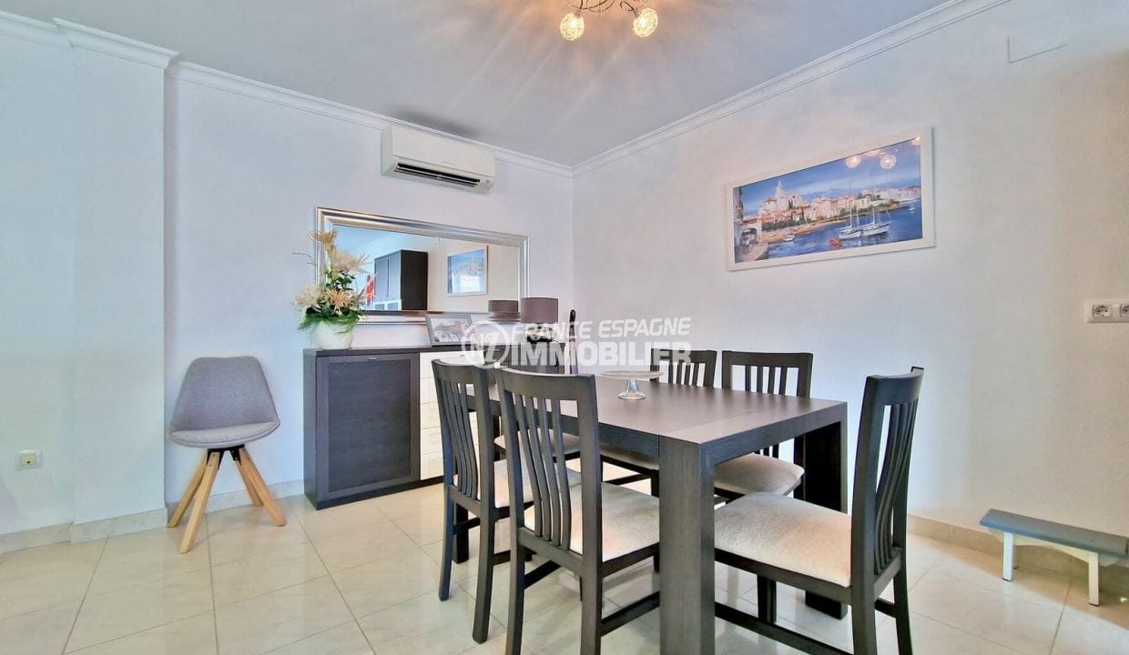 apartment for sale in rosas, 4 rooms ground floor terrace 120 m², dining room