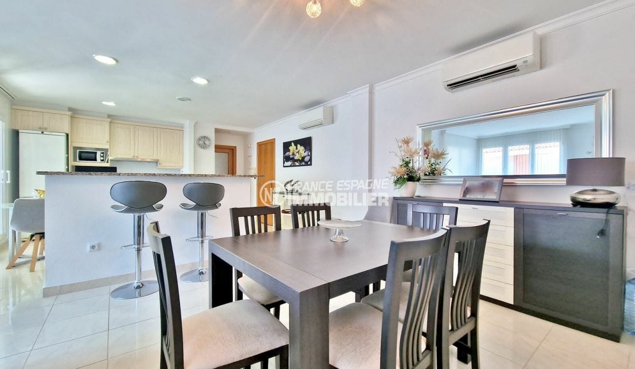 apartment for sale roses, 4 rooms terrace 120 m², dining area