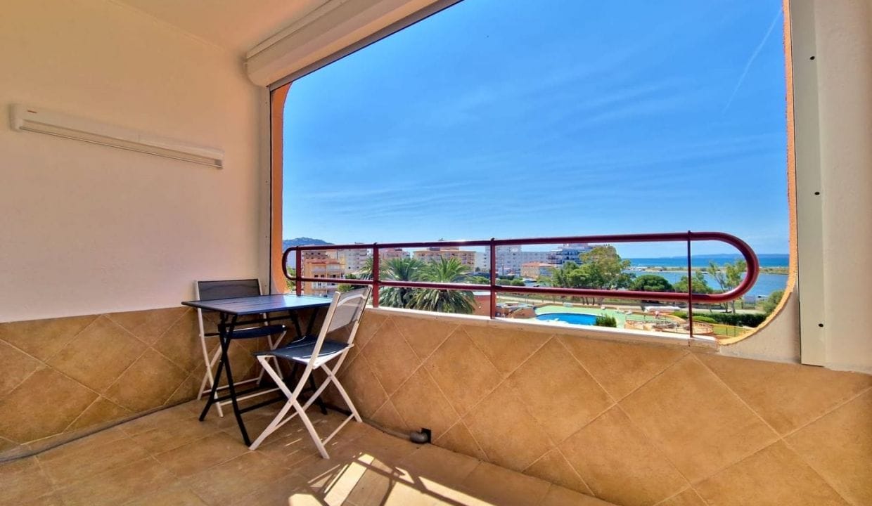 Venda apartament Roses Espanya, 3 habitacions vista mar / canal 70 m², 2ª terrassa