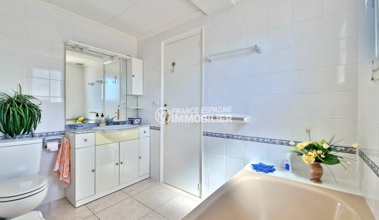 villa a vendre empuriabrava, 4 pièces avec garage 82 m², salle de bain, wc
