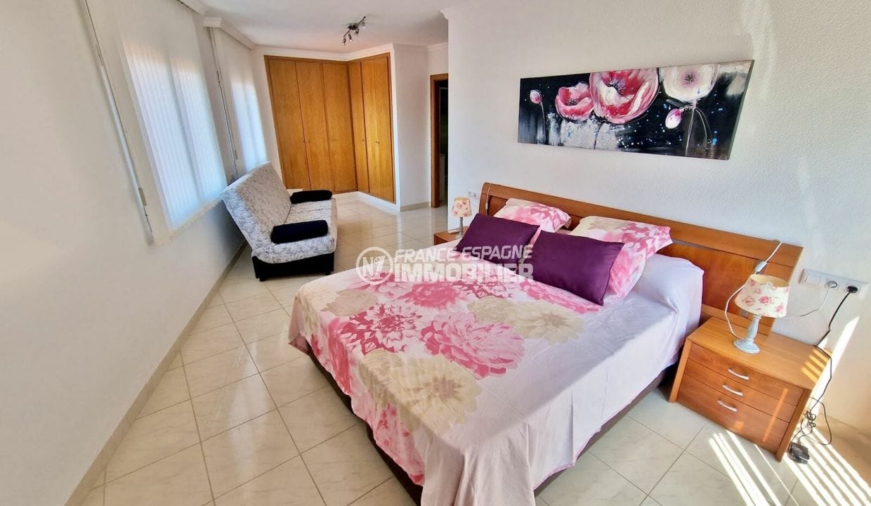 immocenter roses: 4-room apartment ground floor terrace 120 m², large suite