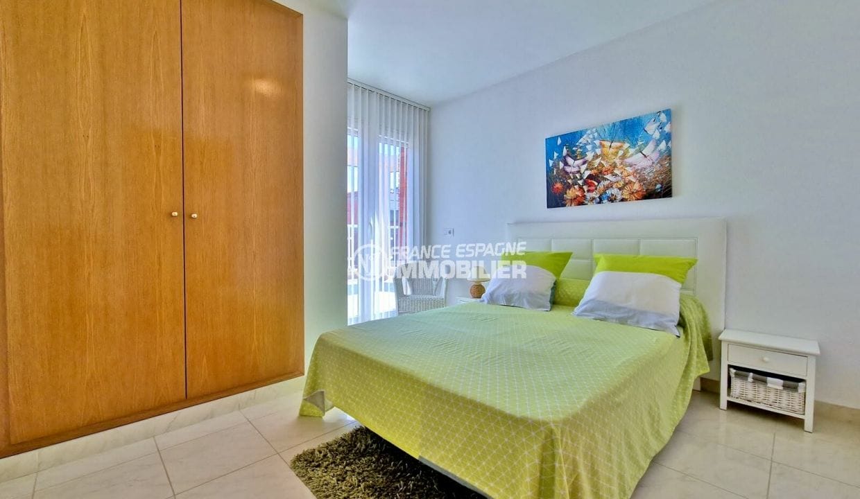buy apartment rosas spain, 4 rooms terrace ground floor 120 m², 2nd bedroom