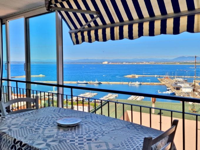 apartment for sale rosas, 3 rooms 74 m² sea view, possibility parking and garage