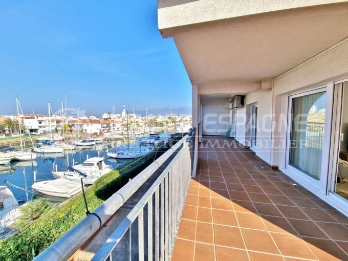 real estate empuria brava: 3-room apartment sea and marina view 12 m², 1st line sea