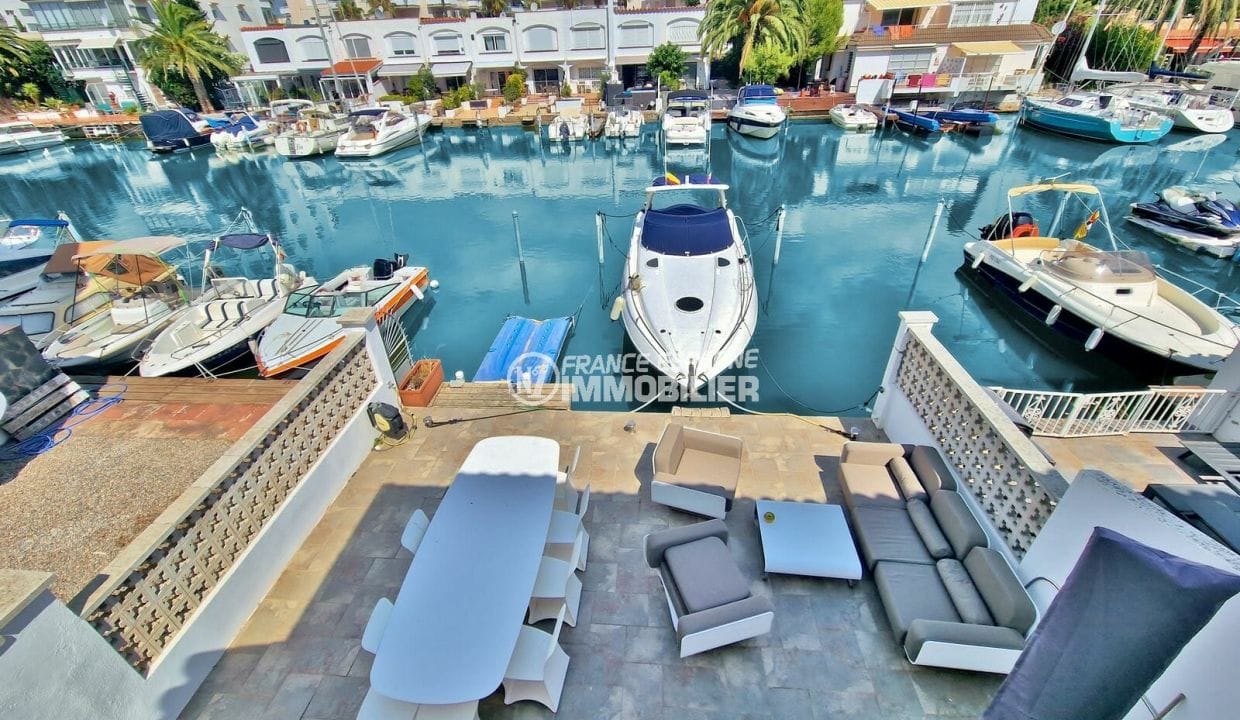 house for sale rosas, 3 rooms mooring 11x7m 106 m², near beach and shops