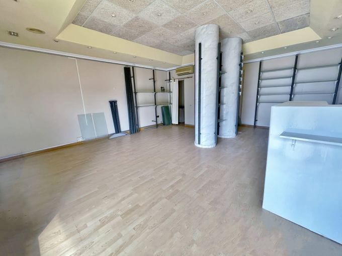 real estate empuria brava: commercial premises 41 m², air-conditioned premises