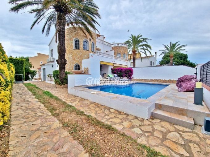 empuria brava real estate: 5-room villa with pool 137 m², renovated, beach 250m