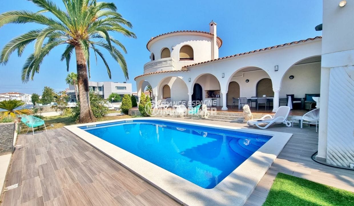 maison a vendre empuriabrava, 5 pièces 270 m² amarre 45m, piscine et grande terrasse