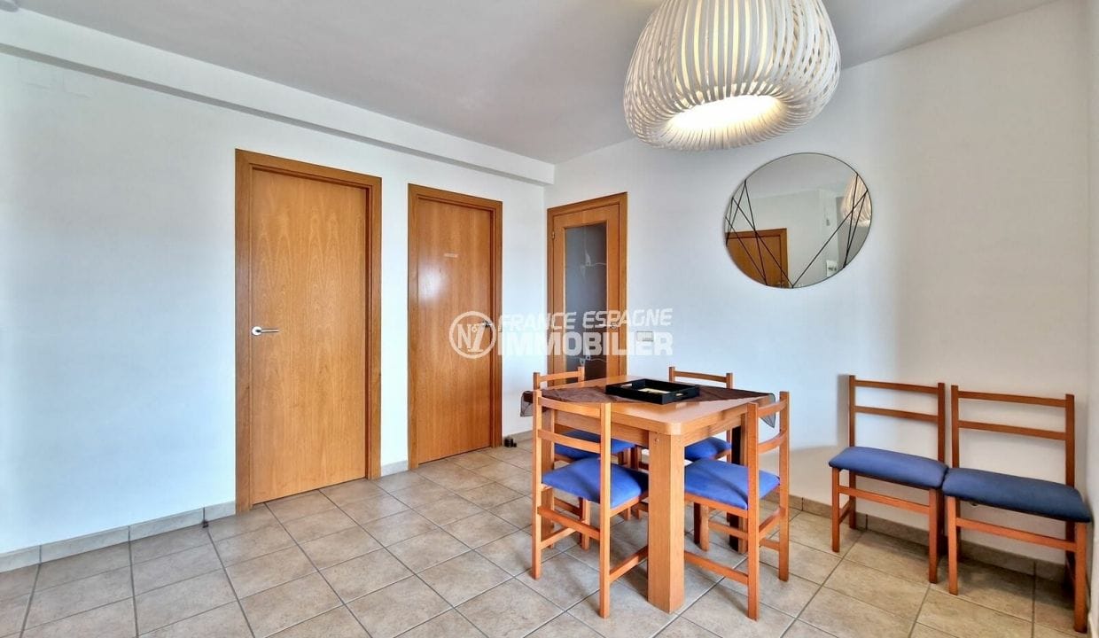 apartment for sale in rosas spain, 4 rooms canal view 62 m², dining room