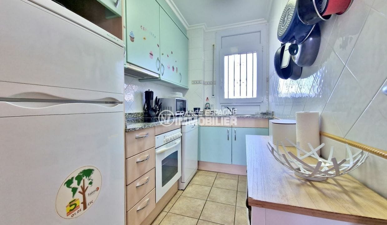 apartment for sale rosas, 4 rooms canal view 62 m², separate kitchen