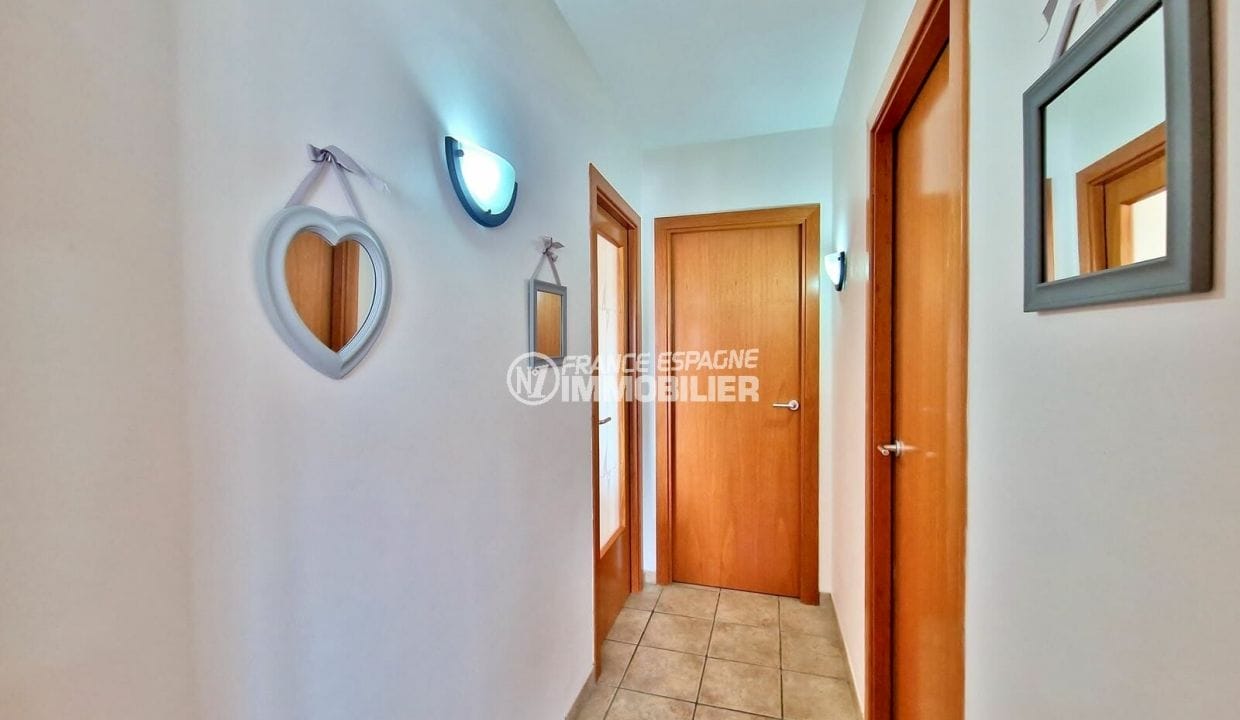apartment for sale in rosas, 4 rooms canal view 62 m², corridor bedrooms