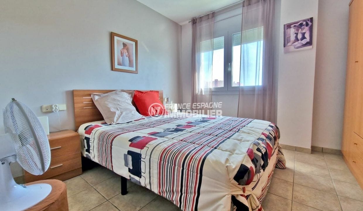 apartment for sale roses, 4 rooms vue canal 62 m², 1st bedroom