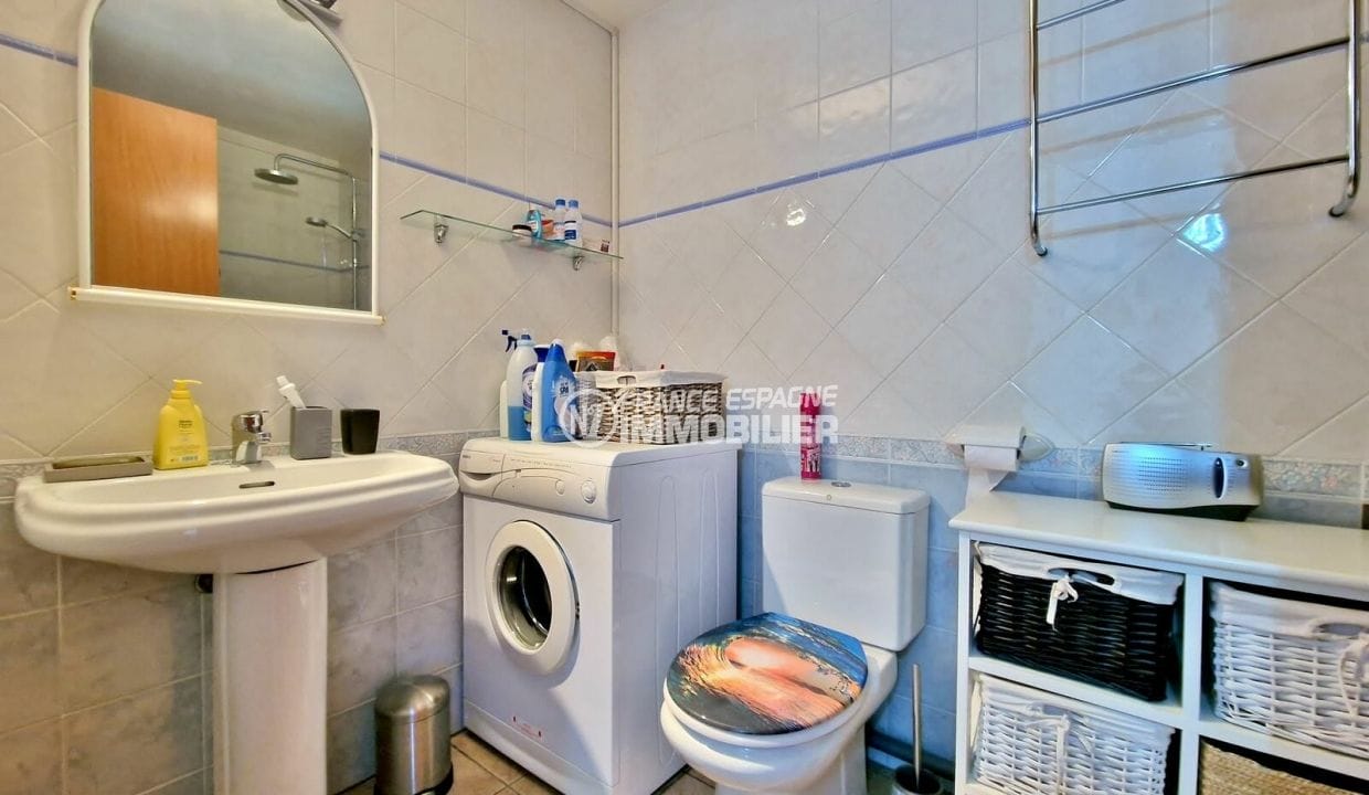 immocenter roses: 4-room apartment canal view 62 m², shower room