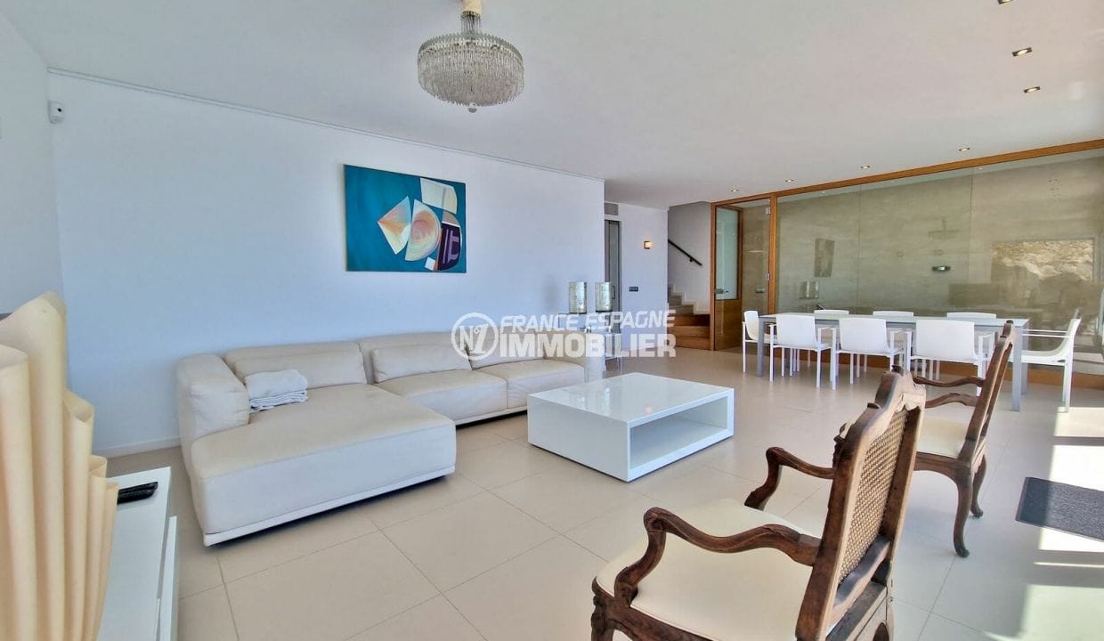 buy in rosas: 5-room villa 250 m² sea view, large living room