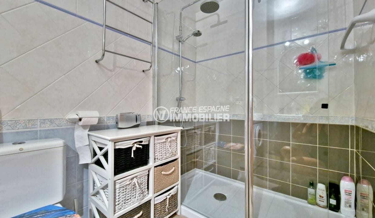 apartment for sale rosas spain, 4 rooms canal view 62 m², italian shower