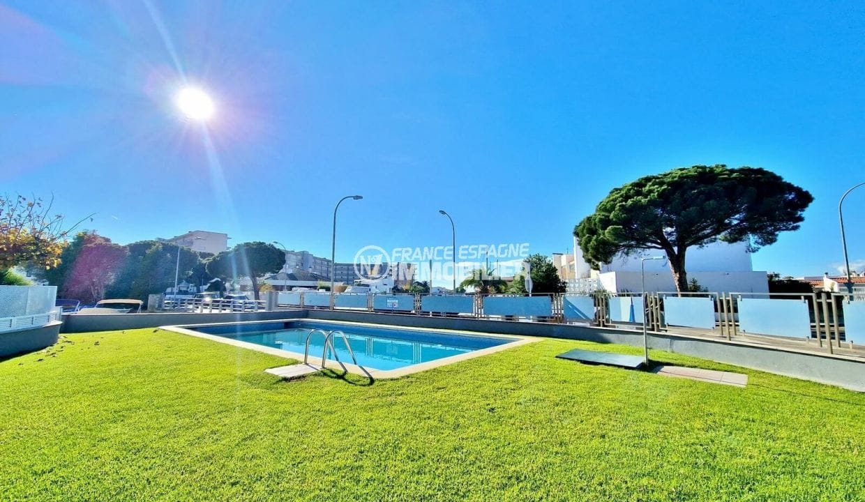Venda apartaments Rosas España, 4 habitacions vista canal 62 m², residència amb piscina