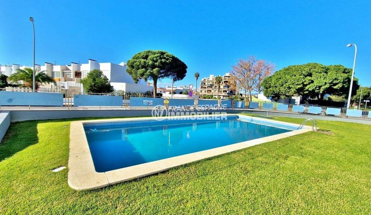 Apartament en venda Rosas España, 4 habitacions veure canal 62 m², piscina comunitària