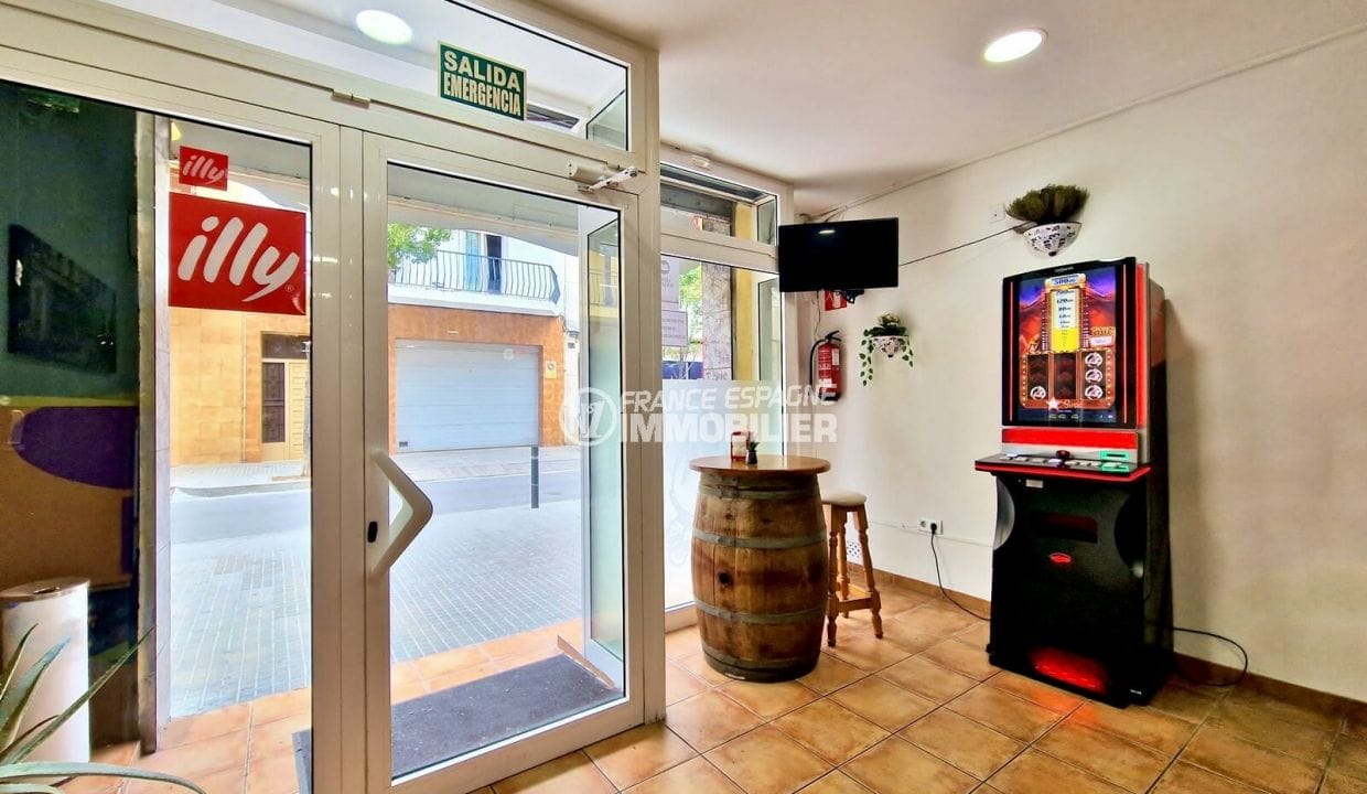 ventes immobilieres rosas espagne: commerce bar/restaurant-grill 102 m², entrée avec machine