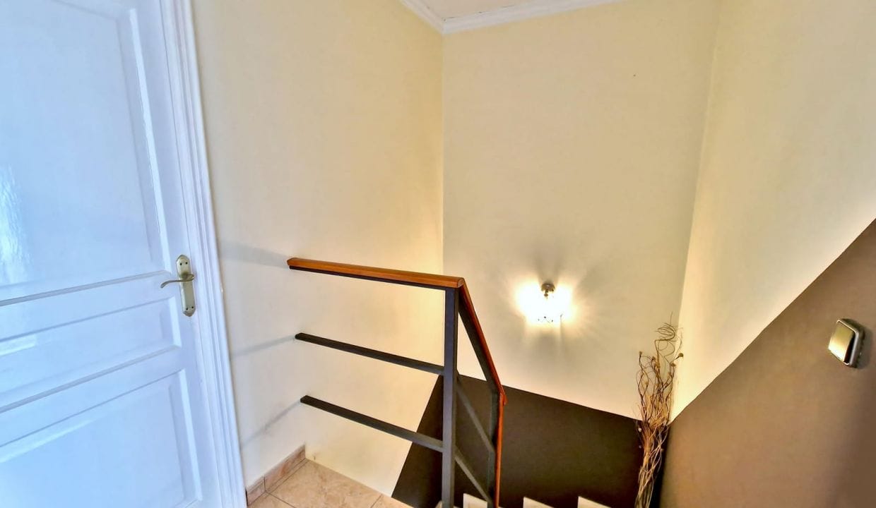 acheter maison empuriabrava, 4 pièces 192 m² rénovée, couloir/escaliers