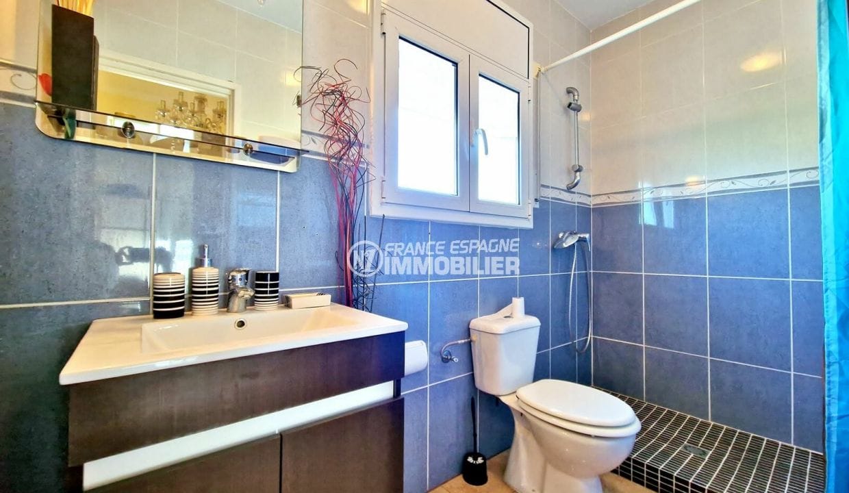 house for sale spain seaside, 4 rooms 192 m² renovated, 1st bathroom