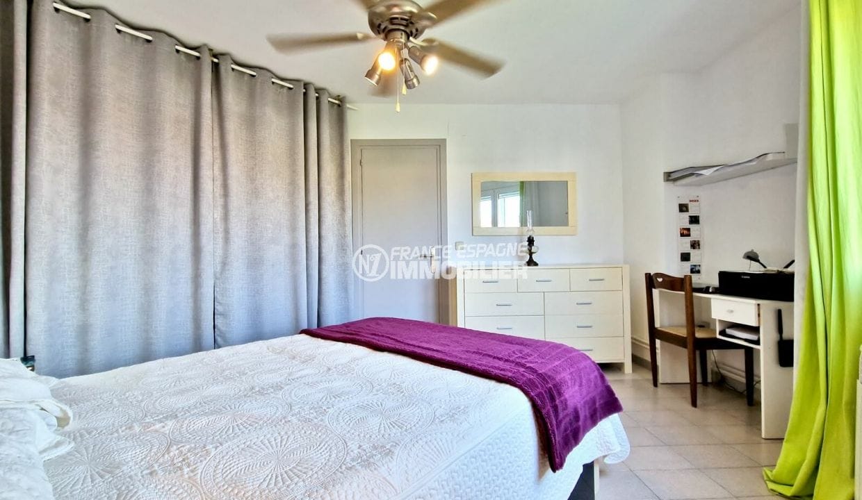 apartment for sale rosas spain, 3 rooms 86 m² sea/port view, 1st bedroom with dressing room