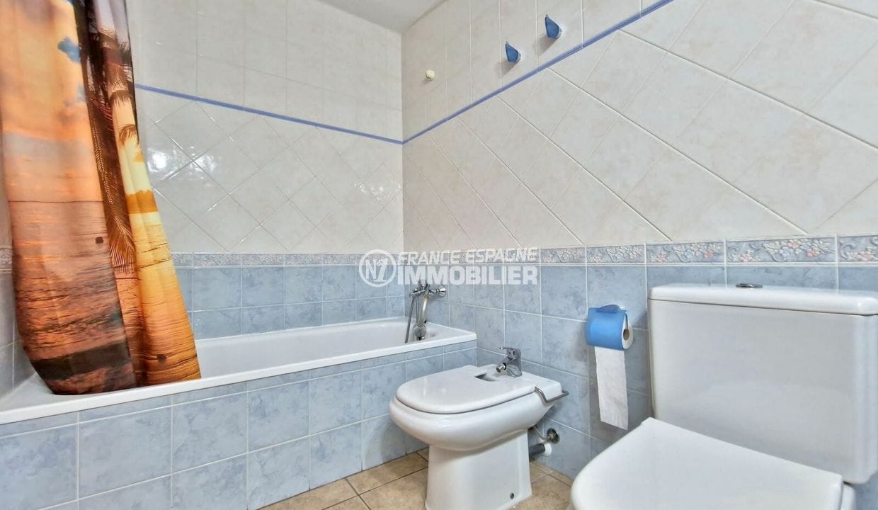 appartement rosas à vendre, 4 pièces 70 m² vue canal, baignoire et wc