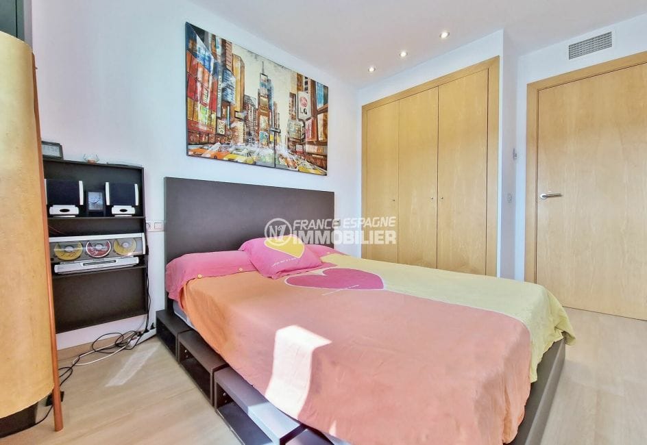 appartement rosas à vendre, 3 pièces 72 m² avec vue marina, 1ère chambre avec placard