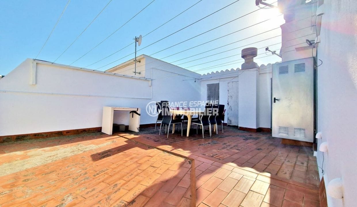 comprar piso rosas españa, 3 habitaciones 86 m² vista mar/puerto, terraza compartida