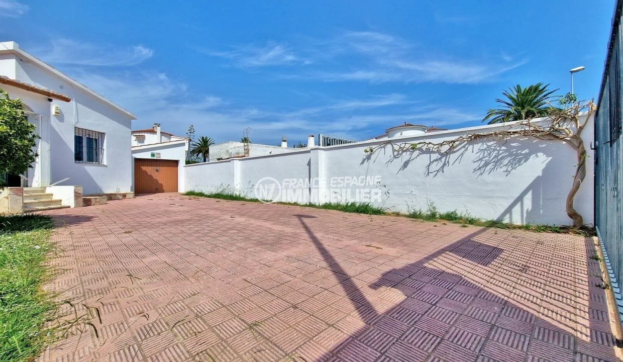 villa empuriabrava à vendre, 6 pièces 127 m² et appt indep, parking dans la cour