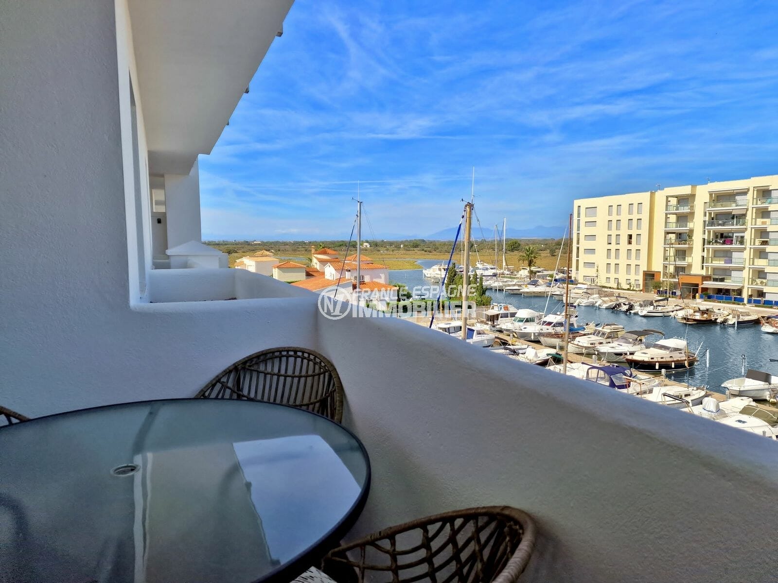 Exclusive roses - apartment marina view, mooring possible