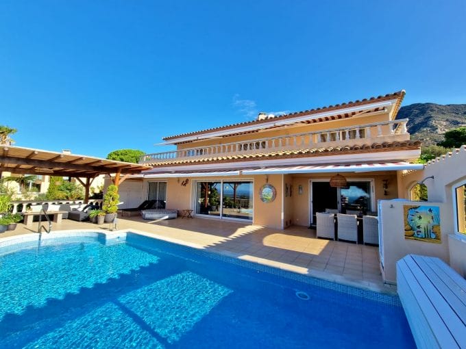 house for sale in rosas, 7 rooms 250 m² panoramic view, magnificent villa