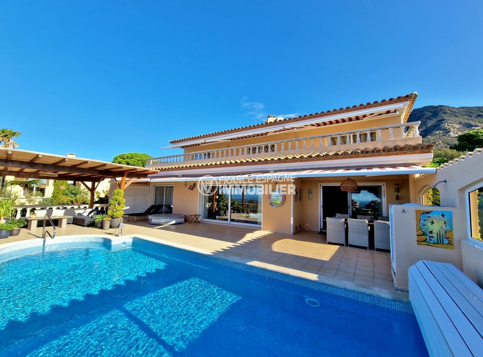 Exclusive near roses - exceptional villa with sea view, swimming pool, garage