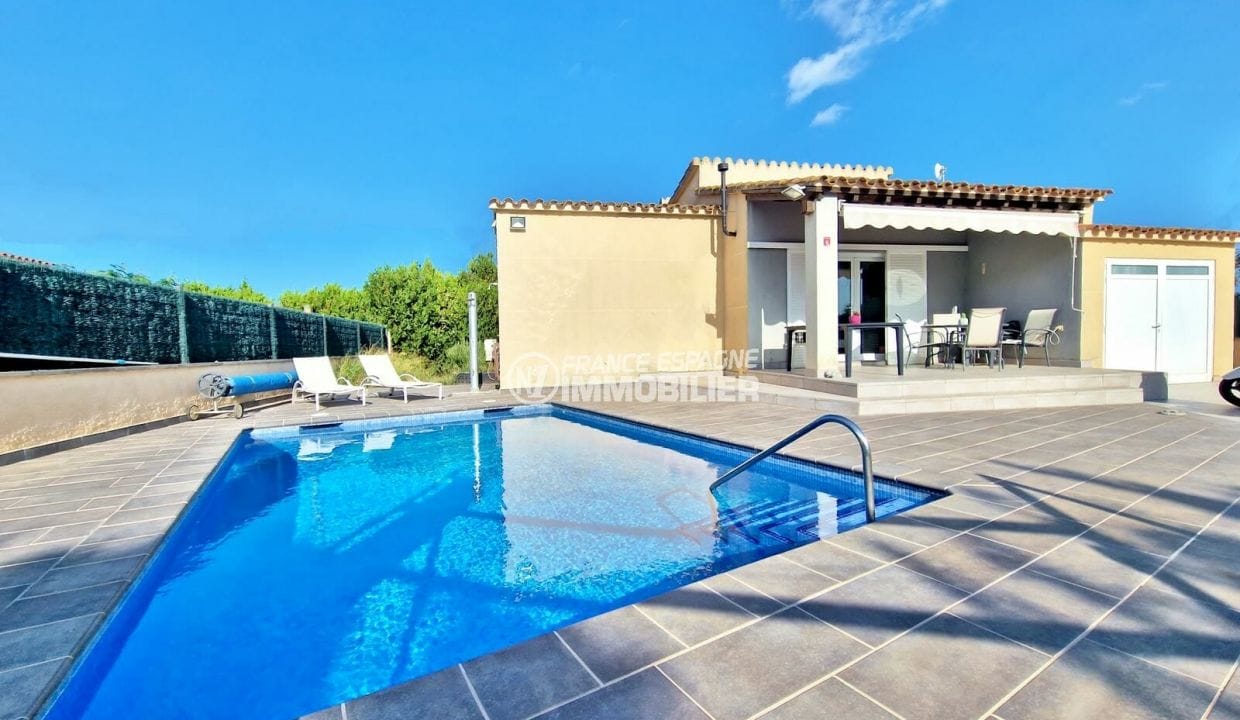 house for sale spain seaside, 4 rooms 110 m² with swimming pool, ground floor villa