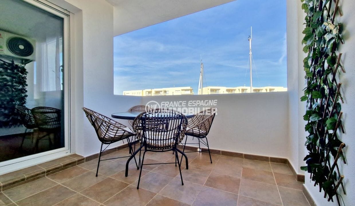 apartment for sale in rosas, 2 rooms 53 m² with marina view, covered terrace